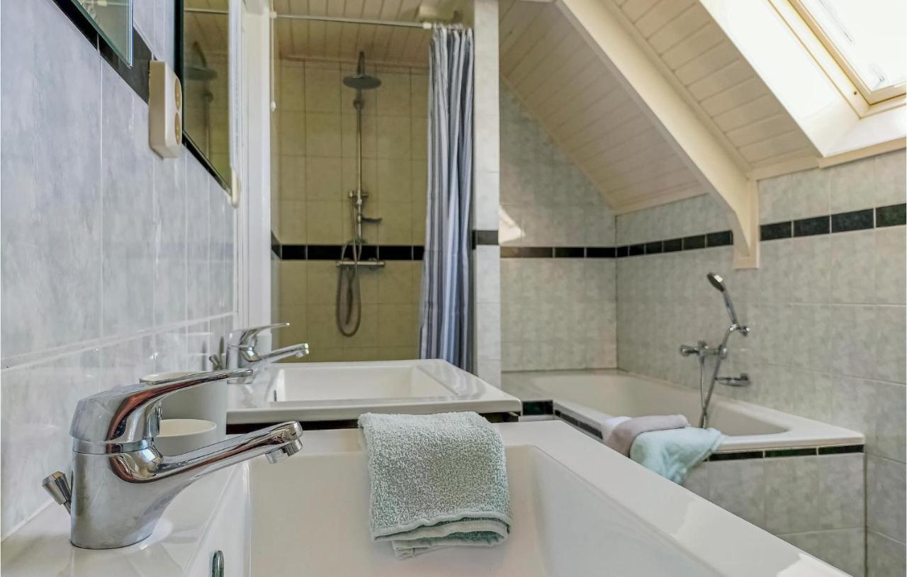 Gorgeous Home In Scharendijke With Kitchen Экстерьер фото